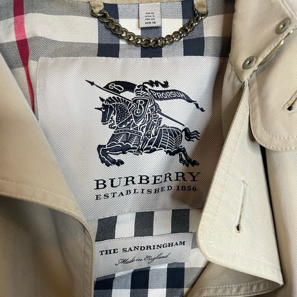 Burberry trenchcoat - Picture 5 of 10